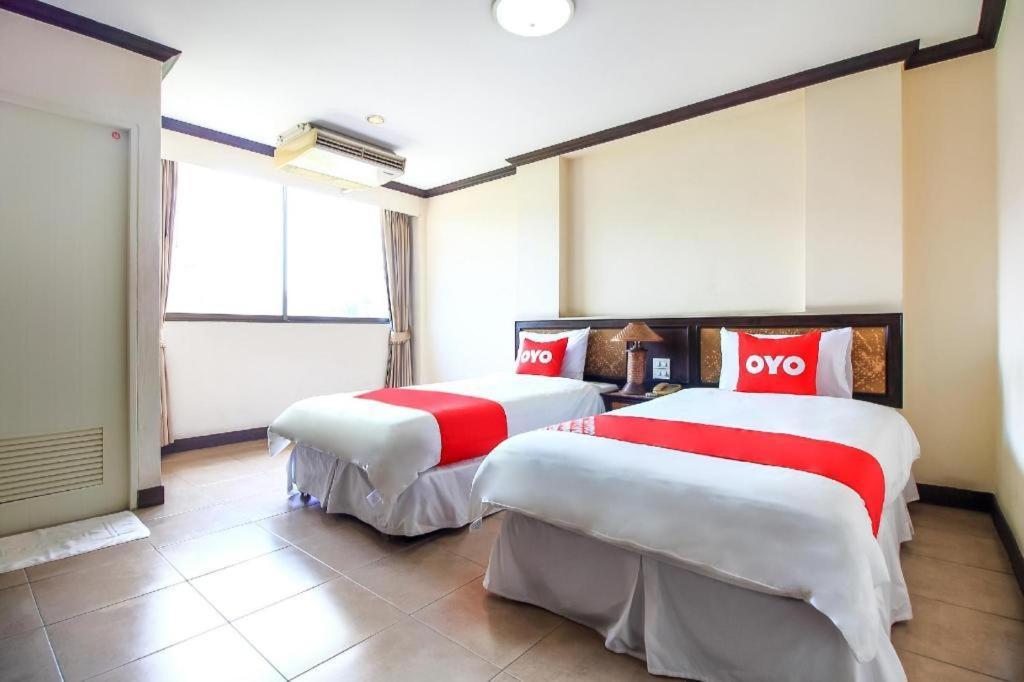 Oyo 383 White Inn Hotel Ban Khlong Lat Bua Khao Екстериор снимка