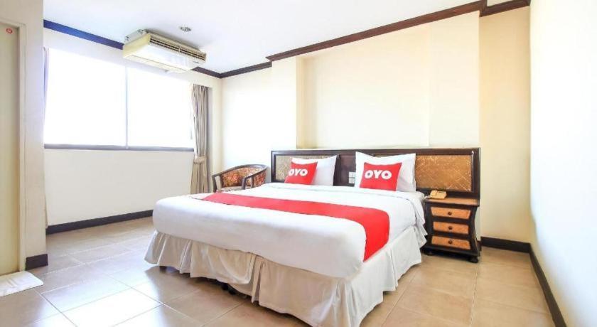 Oyo 383 White Inn Hotel Ban Khlong Lat Bua Khao Екстериор снимка