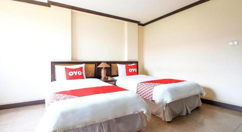 Oyo 383 White Inn Hotel Ban Khlong Lat Bua Khao Екстериор снимка